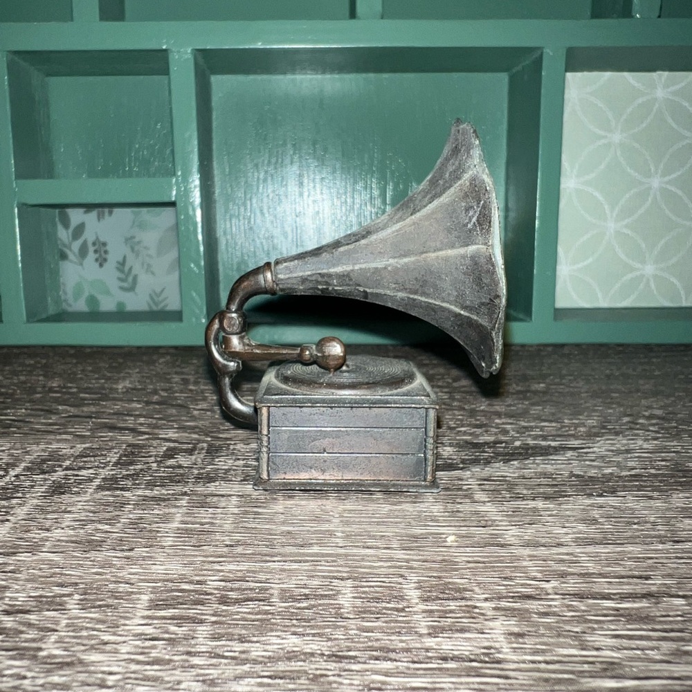 Miniature Victrola VTG
